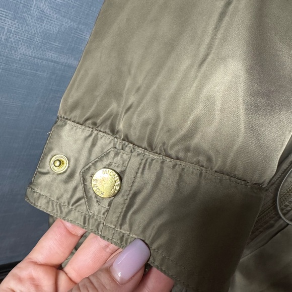 Michael Kors hooded anorak jacket with drawstring waist. Khaki color - Picture 7 of 9